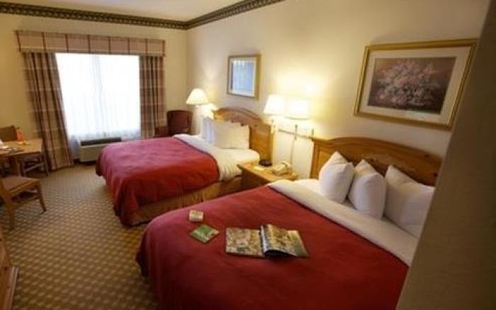 Lancaster Inn & Suites
