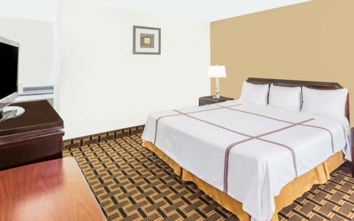 Travelodge by Wyndham Shreveport LA