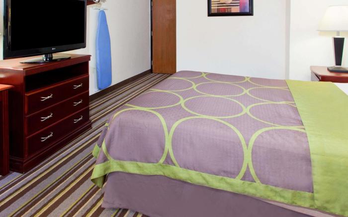 Super 8 By Wyndham Tuscaloosa