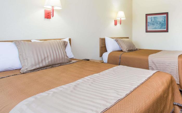 Travelodge by Wyndham Perry National Fairgrounds Area I-75