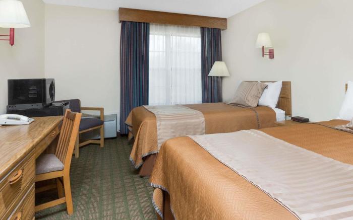 Travelodge by Wyndham Perry National Fairgrounds Area I-75