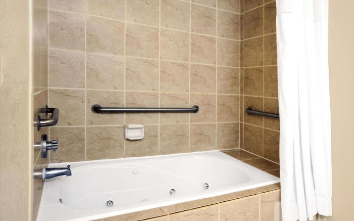 Days Inn & Suites by Wyndham Houston North/Aldine