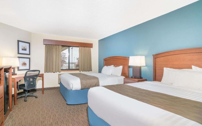 Days Inn & Suites by Wyndham Baxter Brainerd Area