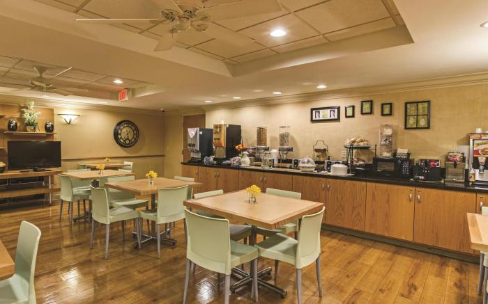 La Quinta Inn & Suites by Wyndham West Palm Beach Airport