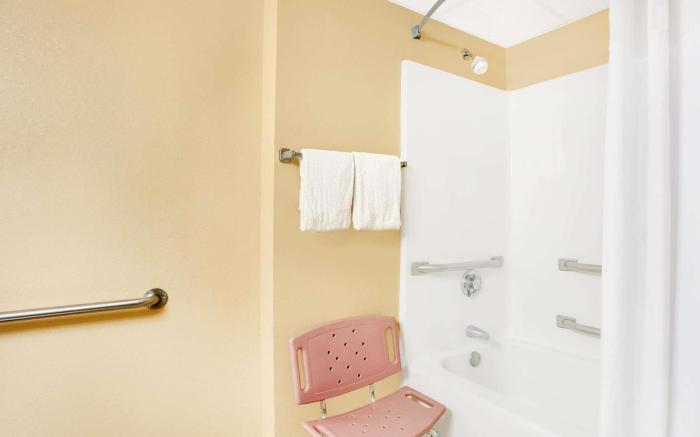 Days Inn by Wyndham Newport News City Center Oyster Point