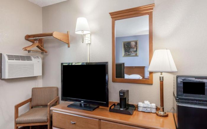 Super 8 By Wyndham Johnstown/Gloversville