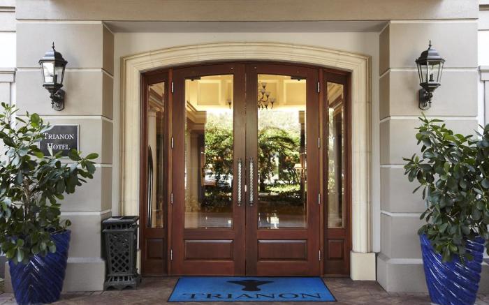 Trianon Bonita Bay Hotel