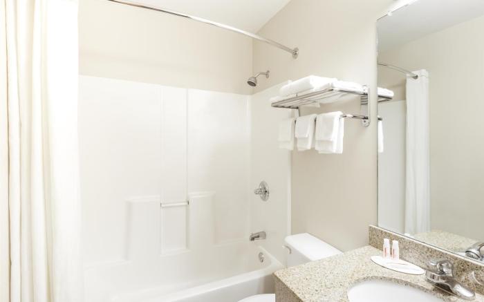 Super 8 By Wyndham Liverpool - Clay - Syracuse Area