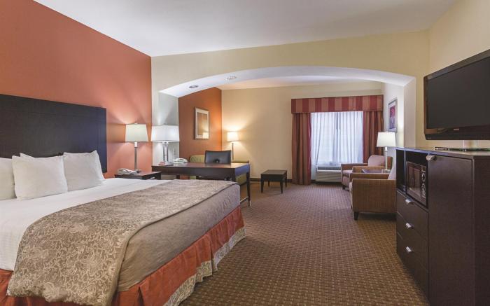 La Quinta Inn & Suites by Wyndham Houston East at Normandy
