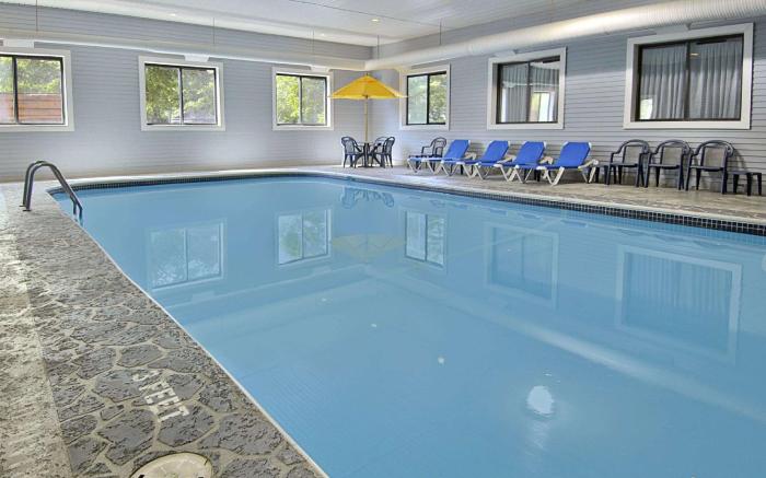 Super 8 By Wyndham Bridgeview Of Mackinaw City
