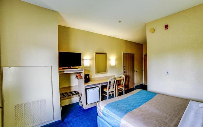 Motel 6-Huntsville, ON