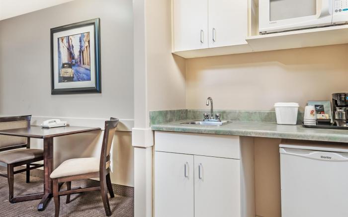Super 8 By Wyndham Edmonton South