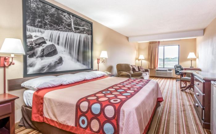 Super 8 By Wyndham Salina I-70