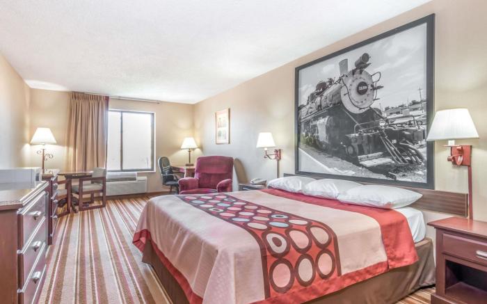 Super 8 By Wyndham Salina I-70