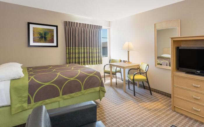 Super 8 By Wyndham Carroll/East