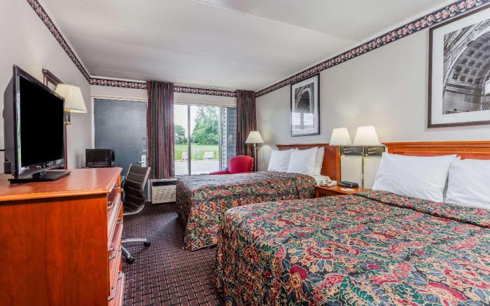 Days Inn by Wyndham Seymour