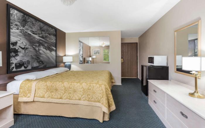 Super 8 By Wyndham Shelton