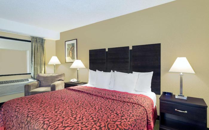 Days Inn & Suites by Wyndham Columbia Airport