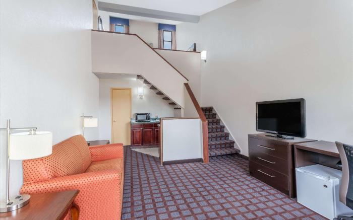 Days Inn by Wyndham Woodbury Long Island