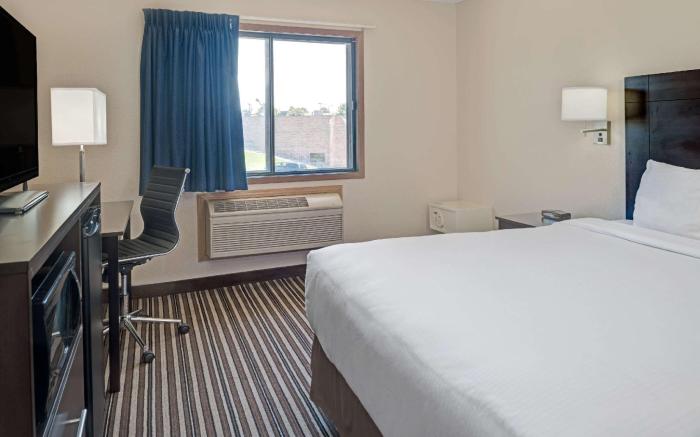 Super 8 by Wyndham Omaha I-80 West