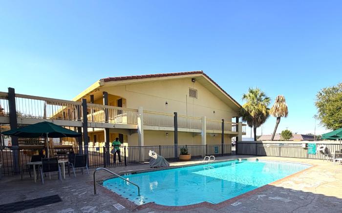 Townhouse Garden Inn & Suites San Antonio I 35