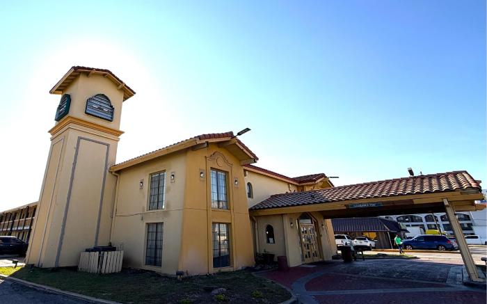 Townhouse Garden Inn & Suites San Antonio I 35