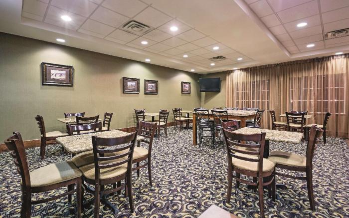 La Quinta Inn & Suites by Wyndham Fort Worth NE Mall