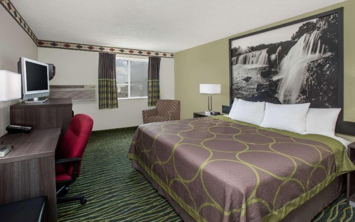 Super 8 By Wyndham Independence Kansas City