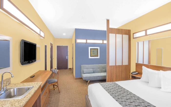 Microtel Inn & Suites by Wyndham Chili/Rochester Airport