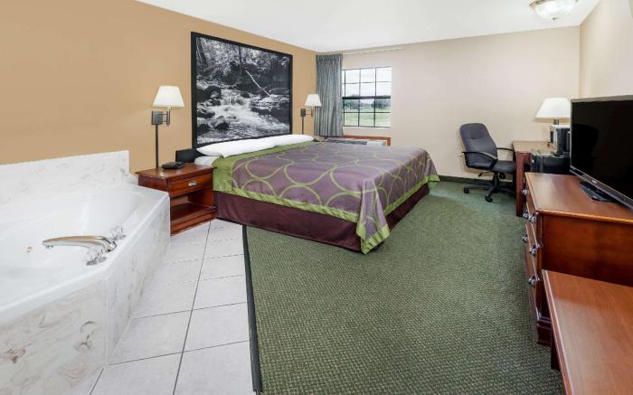 Super 8 By Wyndham Pine Bluff