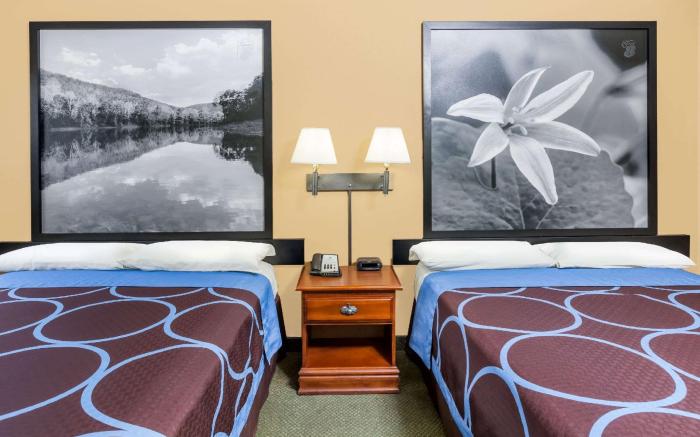 Super 8 By Wyndham Pine Bluff