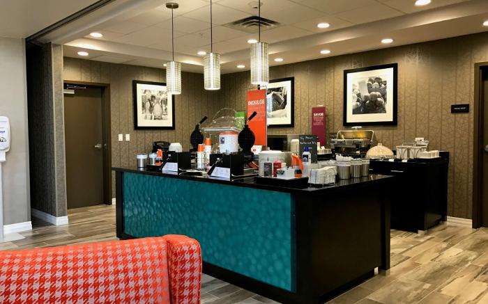Hampton Inn & Suites Moore
