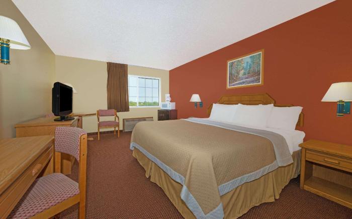 Days Inn by Wyndham Cameron