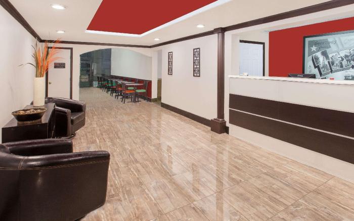 Super 8 By Wyndham Grand Prairie North