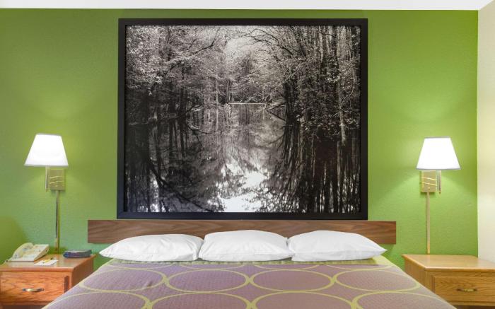 Super 8 By Wyndham Radford Va