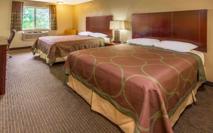 Super 8 By Wyndham Woodburn