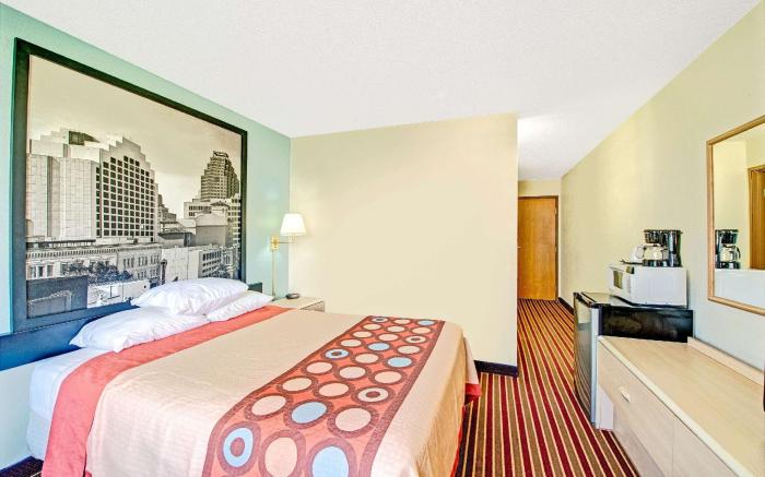 Super 8 By Wyndham San Antonio/Fiesta