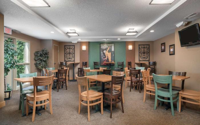 AmericInn by Wyndham Newton