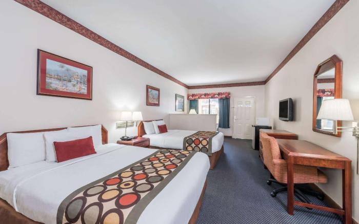 Super 8 By Wyndham Weslaco