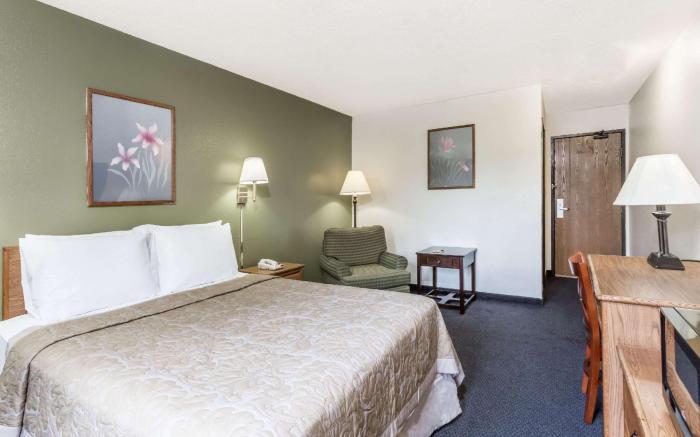 Super 8 By Wyndham Hampton