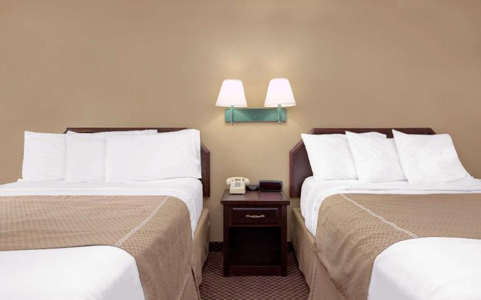 Days Inn by Wyndham Macon I-475