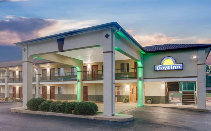 Days Inn by Wyndham Hamilton