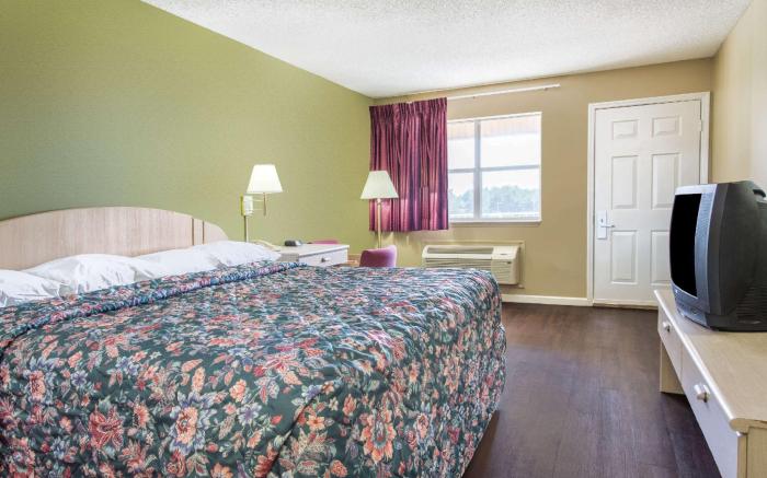 Super 8 By Wyndham Monticello