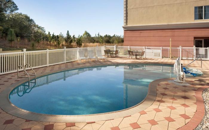 Country Inn & Suites by Radisson, Crestview, FL