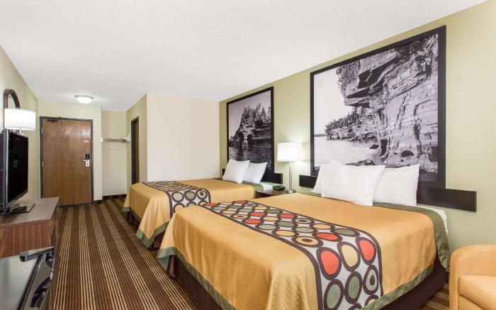 Super 8 By Wyndham Eau Claire I-94