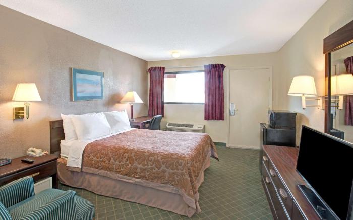 Super 8 By Wyndham Shelby