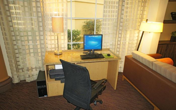 La Quinta Inn & Suites by Wyndham Raleigh Crabtree