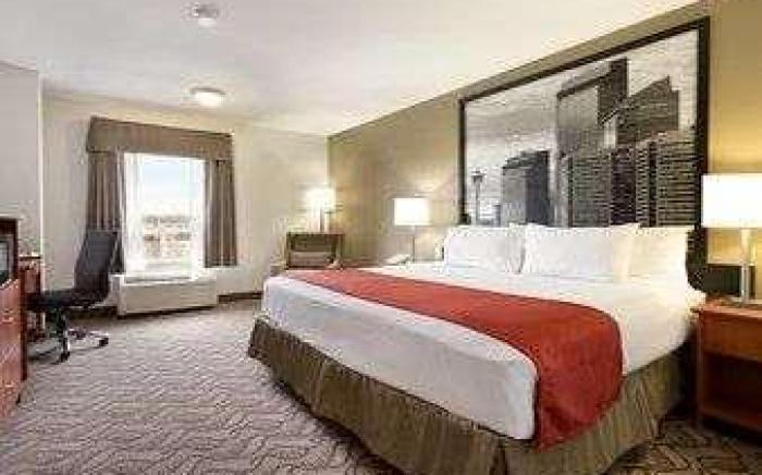 Super 8 By Wyndham Calgary Shawnessy Area