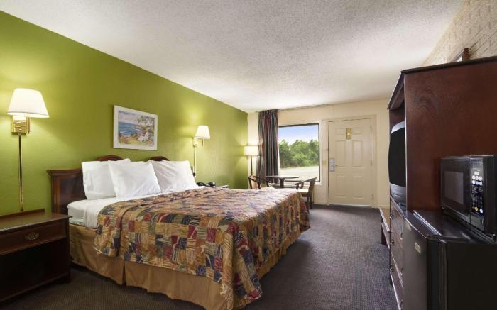 Days Inn by Wyndham Hardeeville/ I-95 State Line