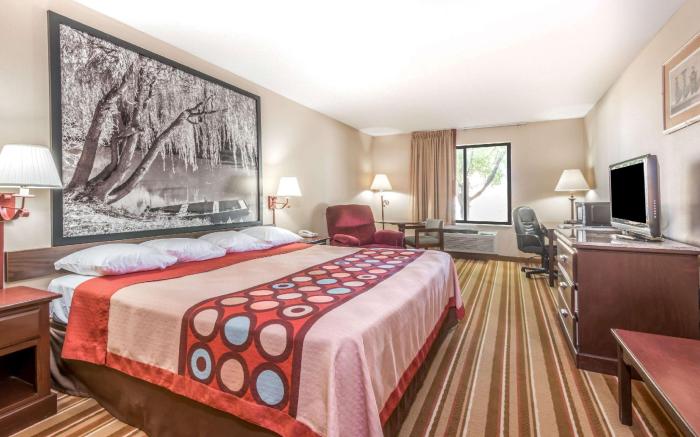 Super 8 By Wyndham Salina I-70